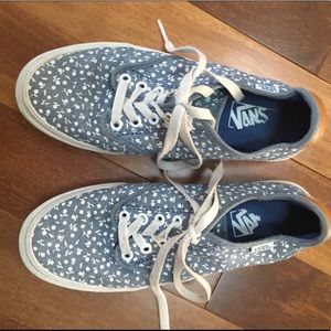 @sanjana_pytal Vans blue floral shoes Women’s 7.5